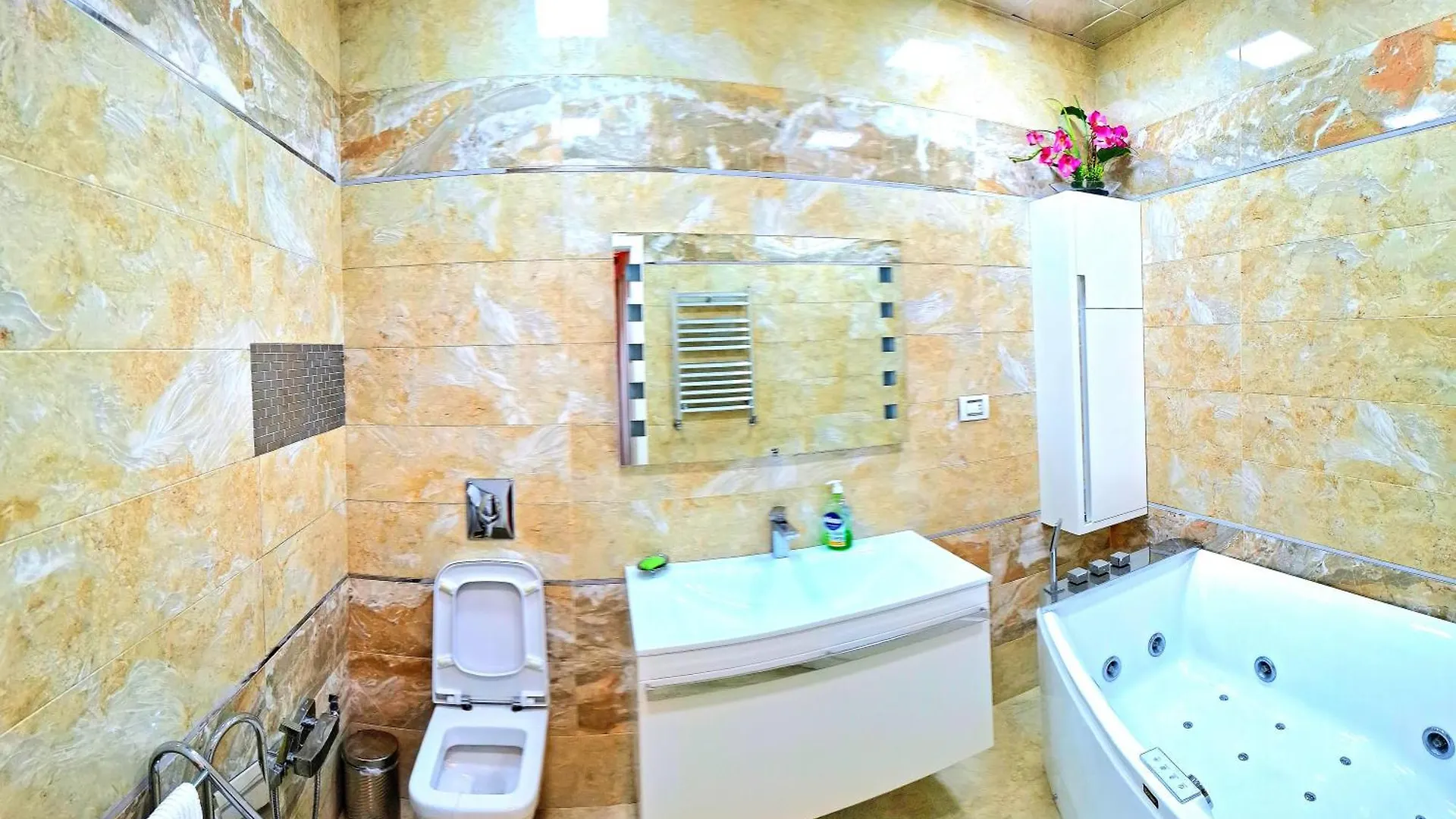Comfortable Apartment With 3 Bedrooms! Baku Azerbaijan